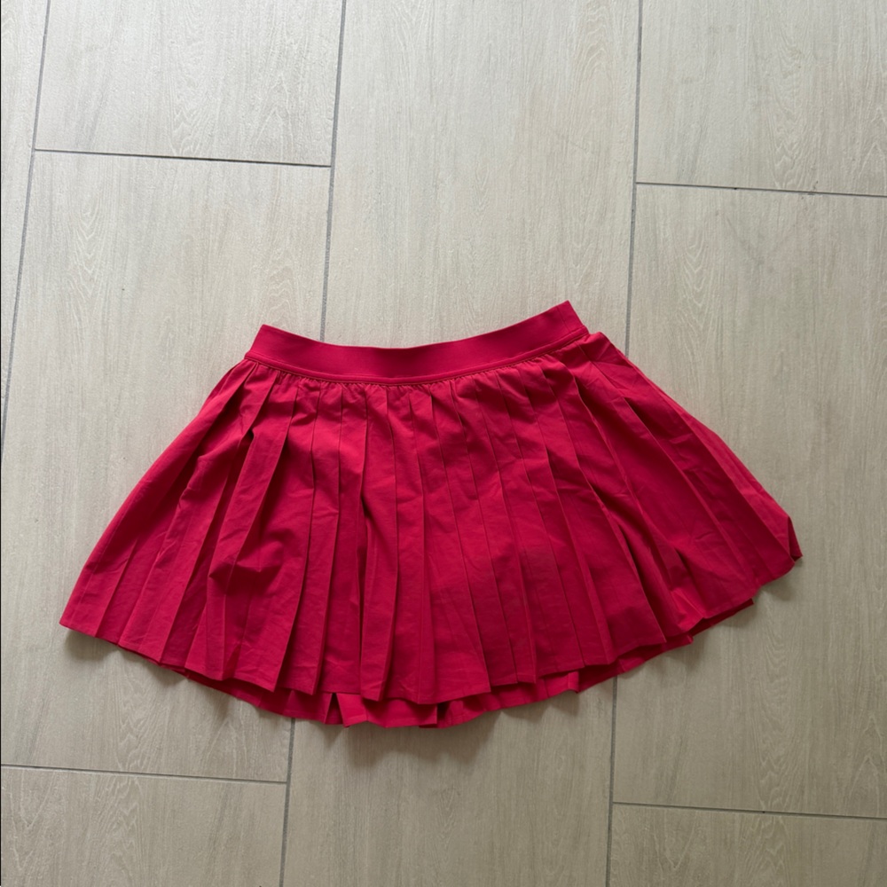 Lululemon size 6 high rise pleated skirt